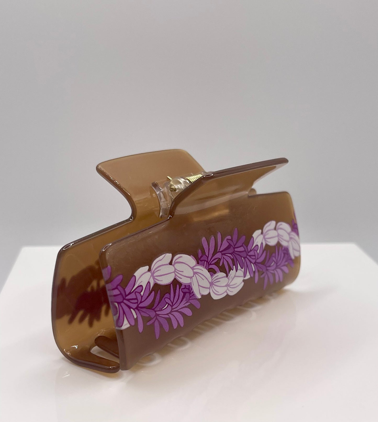 Lei claw hair clip